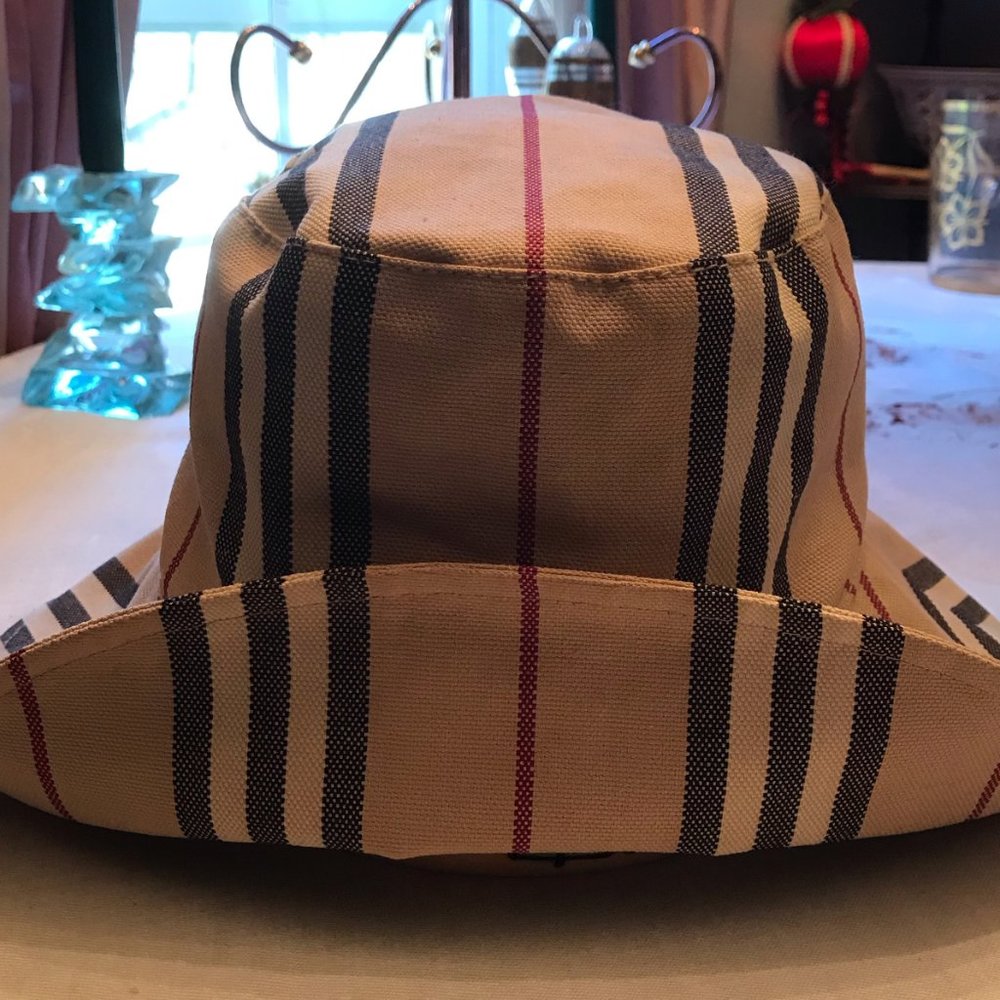 Burberry London Hat - Picture 3 of 4